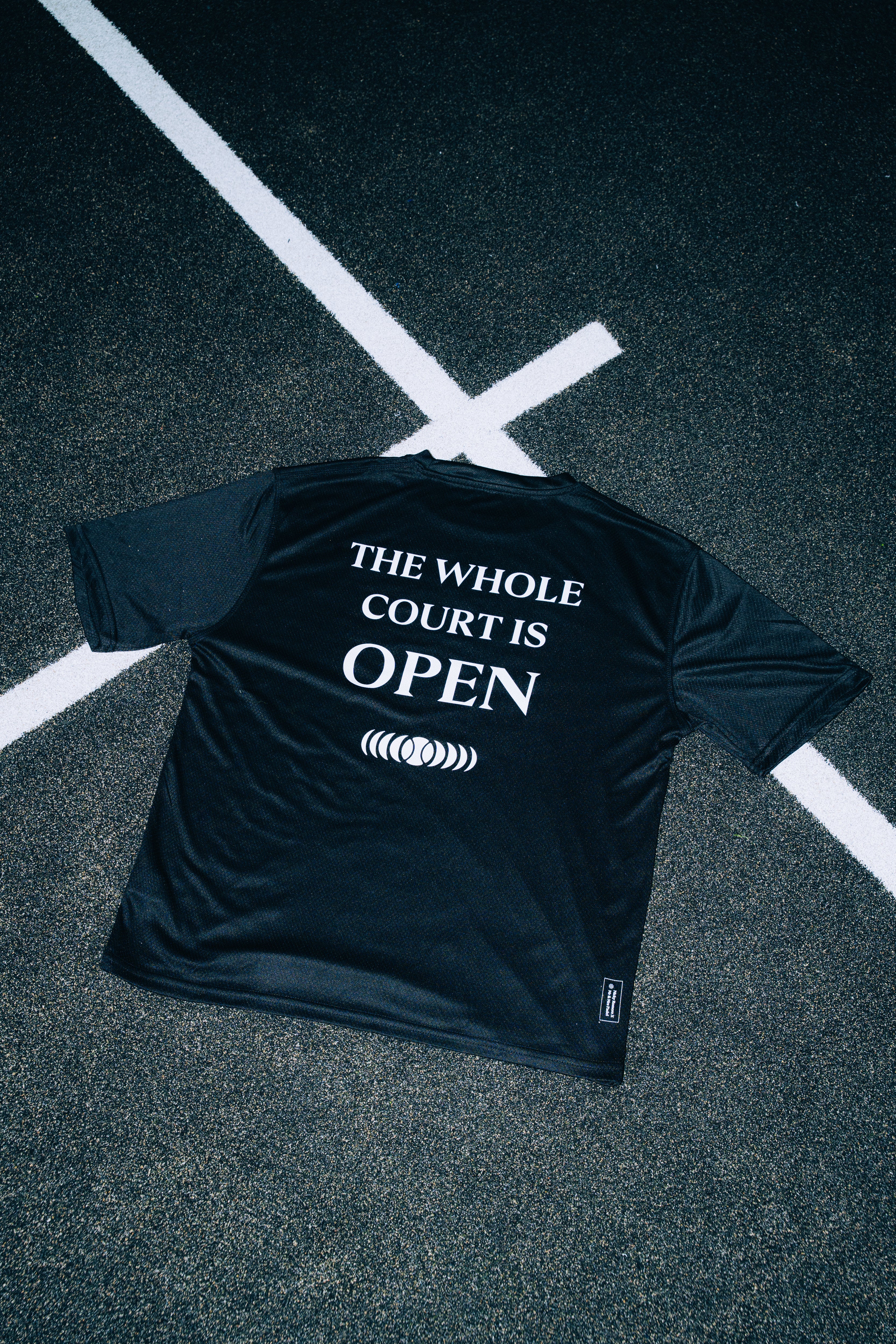 L'ENSEMBLE DE LA COUR EST OUVERTE - Par NR